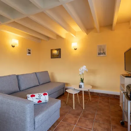 Polderzicht With Parking By Interhome Mispelburg